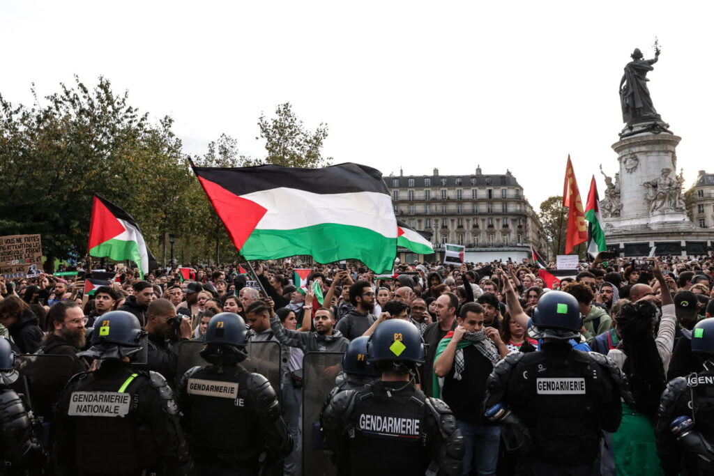 Fot. PAP. Demonstracje w Paryżu po wybuchu wojny w Izraelu