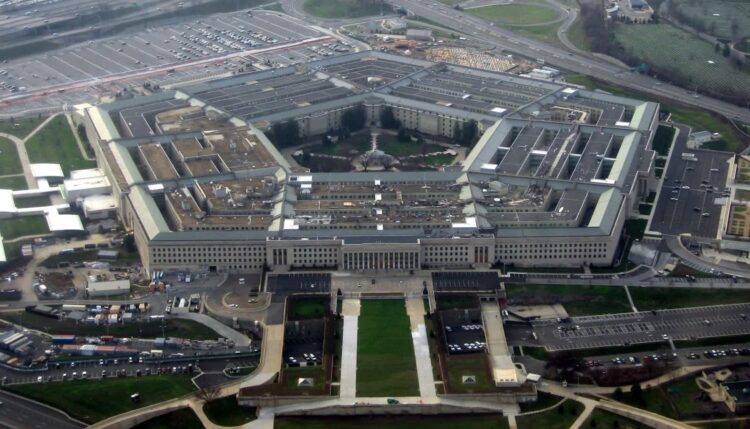 Fot. David B. Gleason from Chicago, IL - The Pentagon, CC BY-SA 2.0, https://commons.wikimedia.org/w/index.php?curid=4891272
