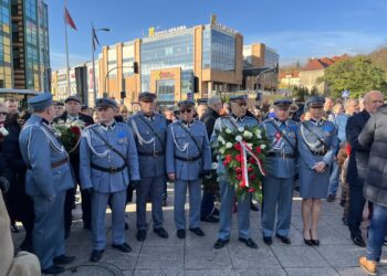 Wojewódzkie Obchody Święta Niepodległości pod pomnikiem Piłsudskiego Radio Zachód - Lubuskie