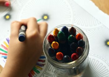 Co dzieciom i dorosłym daje malowanie? Dzisiaj Dzień Kredki Radio Zachód - Lubuskie