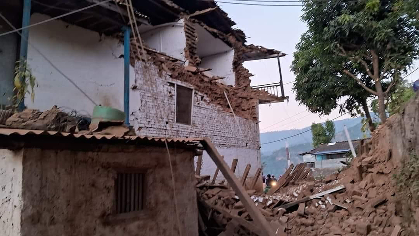 Rośnie liczba ofiar trzęsienia ziemi w Nepalu Radio Zachód - Lubuskie