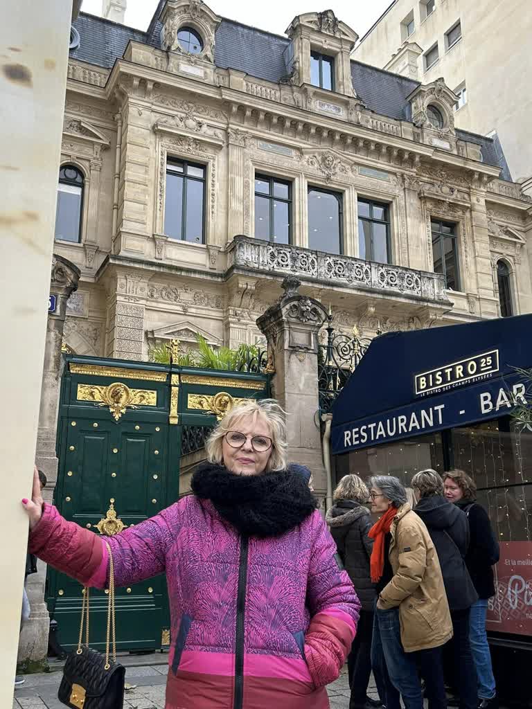 Prawdziwa historia 12 Paryż.jpg