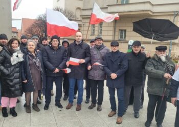 Mieszkańcy protestują przeciw blokowaniu wolności słowa Radio Zachód - Lubuskie