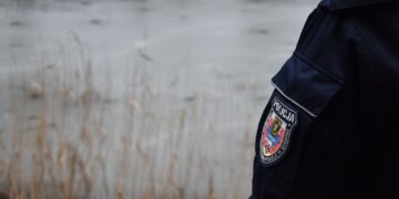 Pod 40-letnim mężczyzną załamał się lód w stawie, zginął na miejscu. Służby odradzają wchodzenia na zamarznięte zbiorniki wodne Radio Zachód - Lubuskie