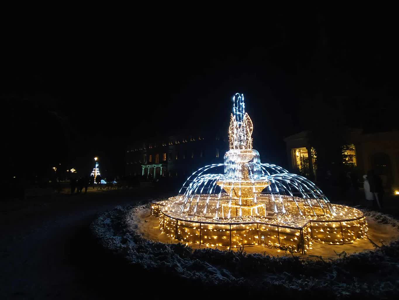 Baśniowe Zatonie zaprezentowane! Tysiące mieszkańców podziwiało nowe iluminacje Radio Zachód - Lubuskie