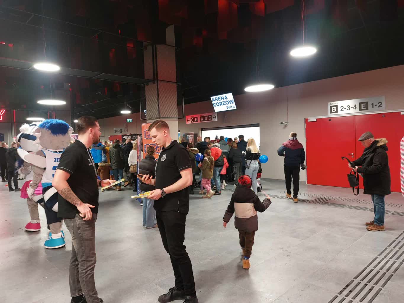 Trwa zwiedzanie Areny Gorzów Radio Zachód - Lubuskie