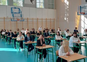 Uczniowie rozpoczynają próbne egzaminy maturalne Radio Zachód - Lubuskie