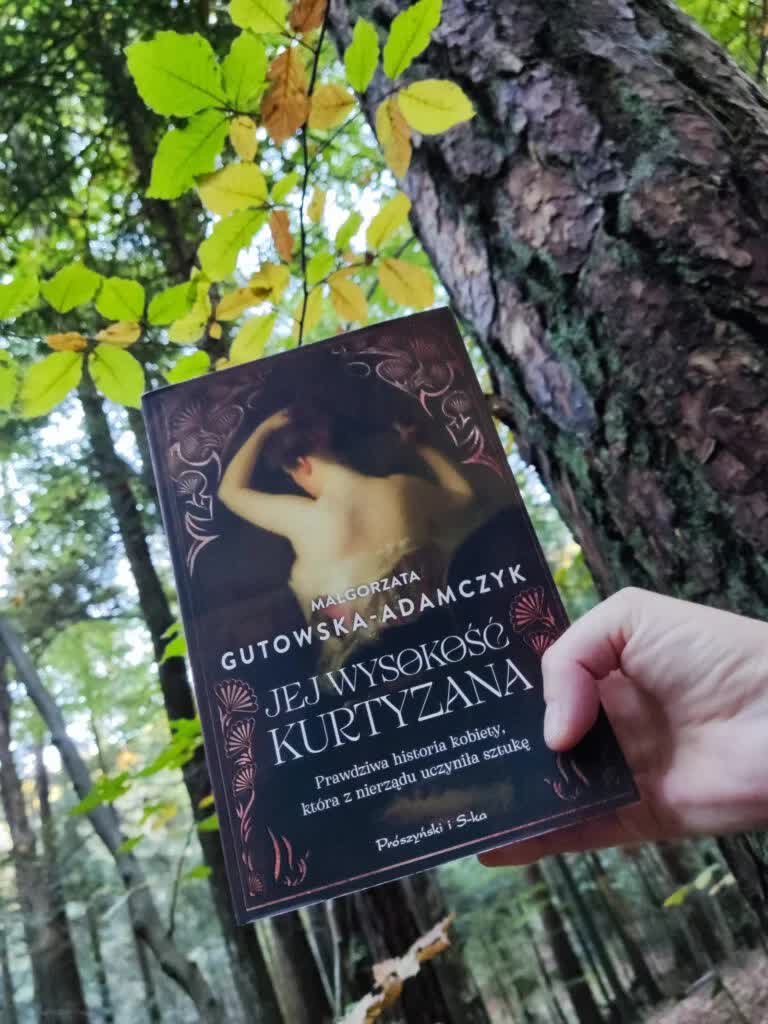 Prawdziwa historia 10 jej-wysokosc-kurtyzana-768x1024.webp