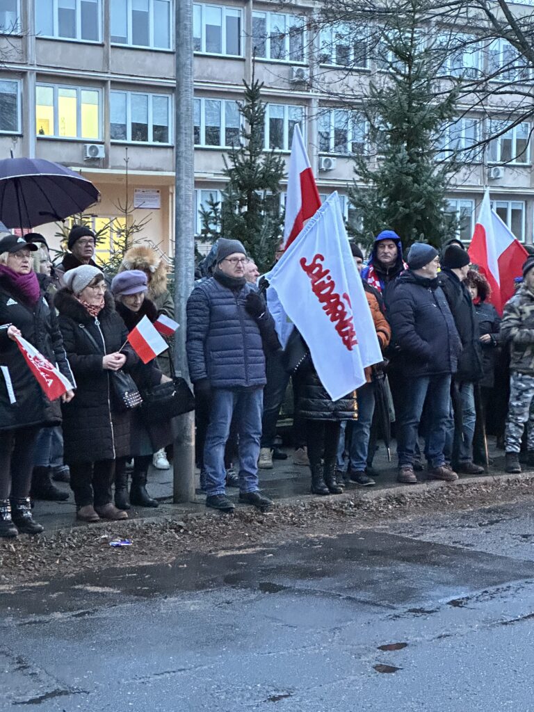 Przed Radiem Zachód odbył się protest w obronie wolnych mediów Radio Zachód - Lubuskie