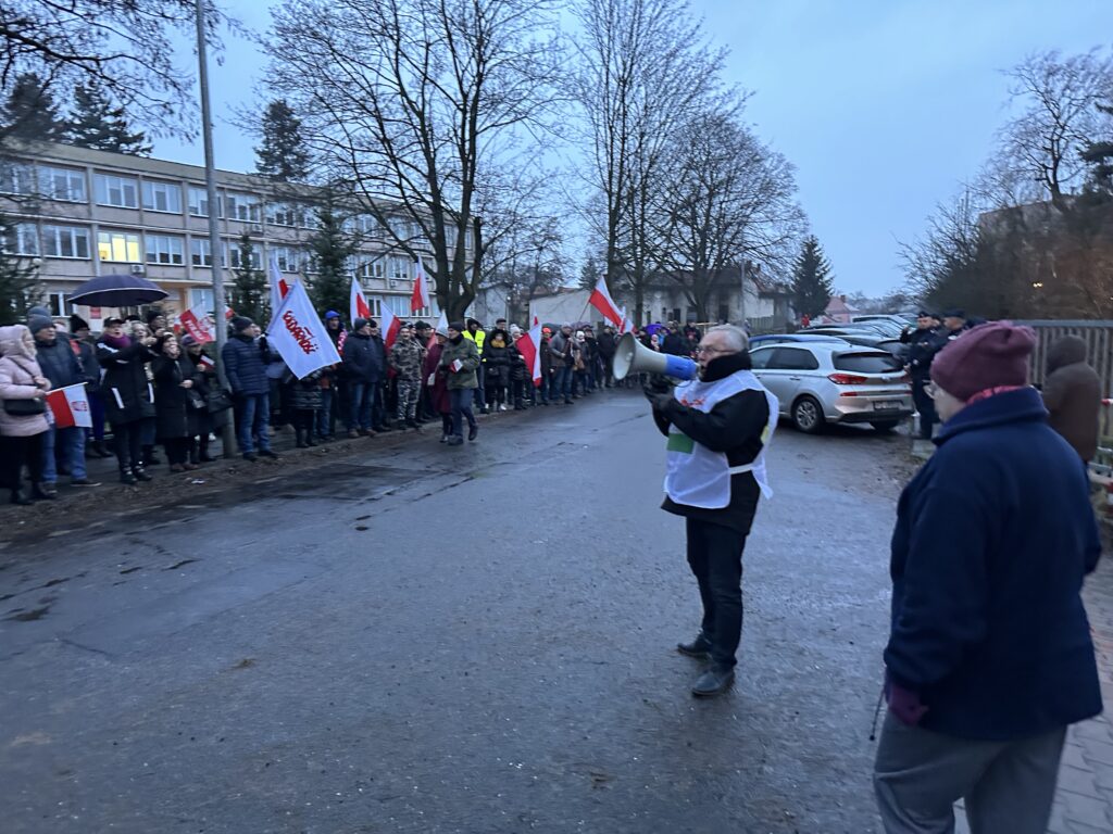 Przed Radiem Zachód odbył się protest w obronie wolnych mediów Radio Zachód - Lubuskie