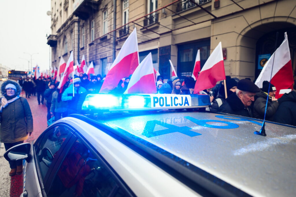 Tłumy zmierzają pod Sejm, gdzie o godz. 16 rozpocznie się "Protest Wolnych Polaków" Radio Zachód - Lubuskie