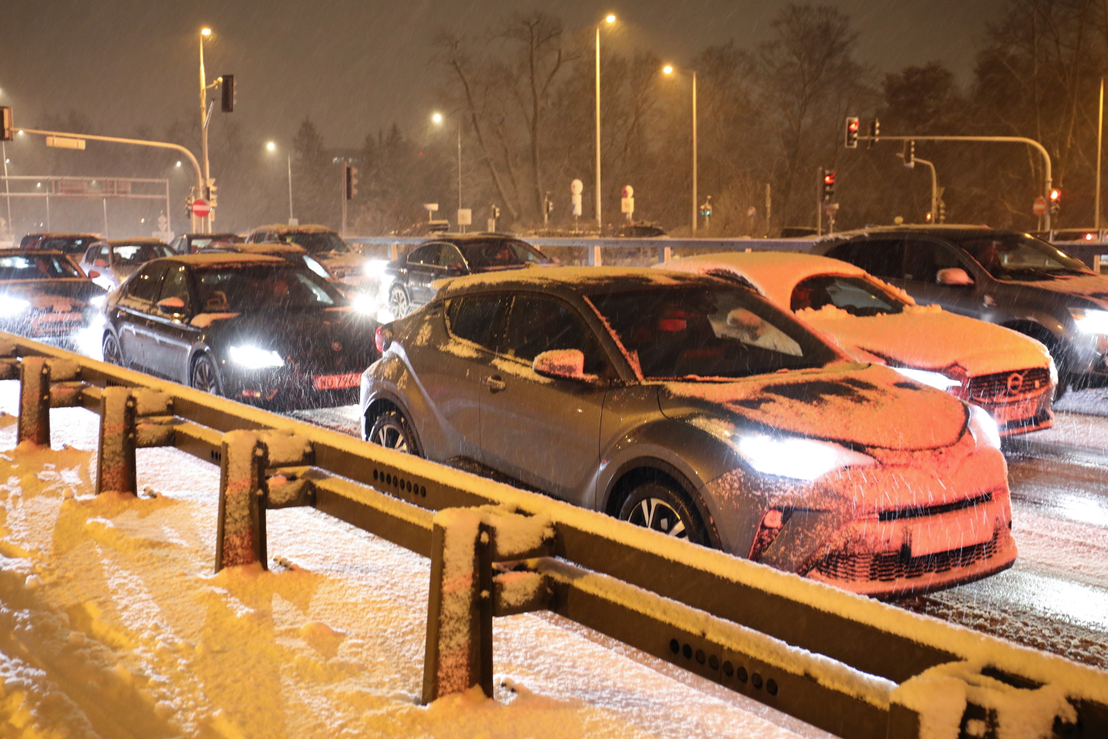 Śnieg paraliżuje państwa nadbałtyckie. W Polsce alerty IMGW i fatalne warunki jazdy w wielu miejscach Radio Zachód - Lubuskie