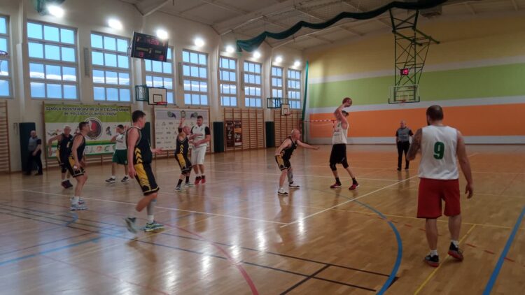 Największy w Polsce koszykarski turniej oldbojów rozpoczął się w Drzonkowie Radio Zachód - Lubuskie