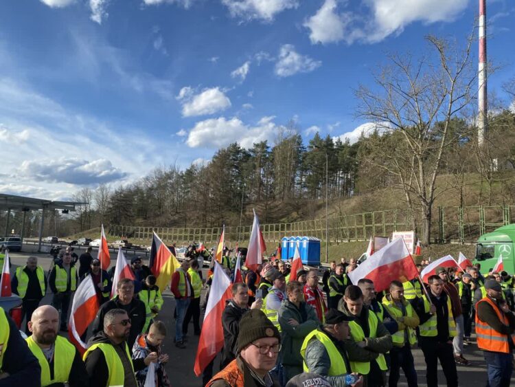 Rolnicy blokują przejście graniczne w Świecku Radio Zachód - Lubuskie