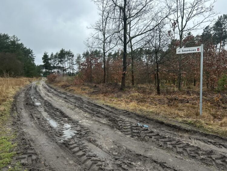 Droga w Płotach: mieszkańcy chcą remontu, władze gminy potrzebują czasu Radio Zachód - Lubuskie
