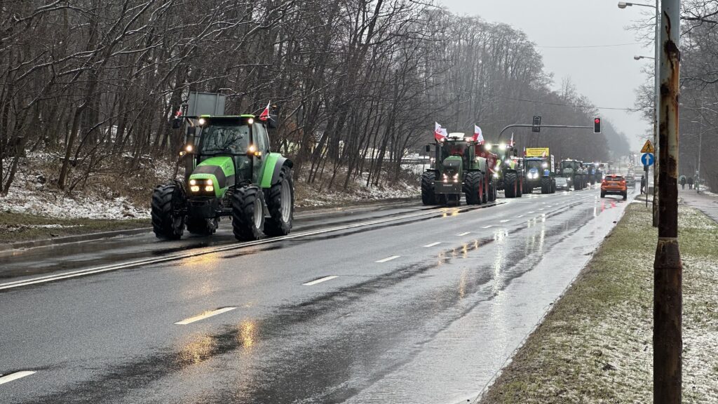 Centrum Zielonej Góry zablokowane niemal 250 ciągnikami. Rolnicy zapowiadają kolejny protest! Radio Zachód - Lubuskie