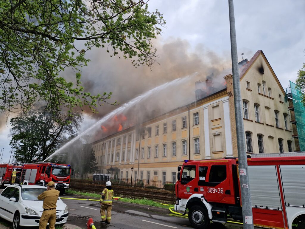 Płonie budynek Akademii Jakuba z Paradyża. Trwa akcja gaśnicza [AKTUALIZOWANY] Radio Zachód - Lubuskie