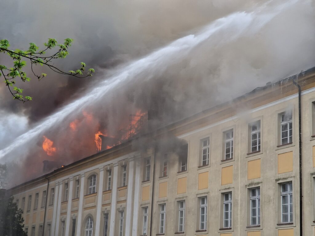 Płonie budynek Akademii Jakuba z Paradyża. Trwa akcja gaśnicza [AKTUALIZOWANY] Radio Zachód - Lubuskie