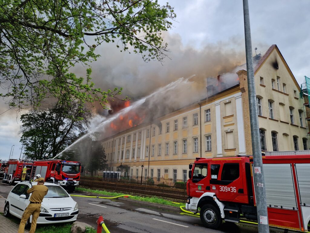 Płonie budynek Akademii Jakuba z Paradyża. Trwa akcja gaśnicza [AKTUALIZOWANY] Radio Zachód - Lubuskie