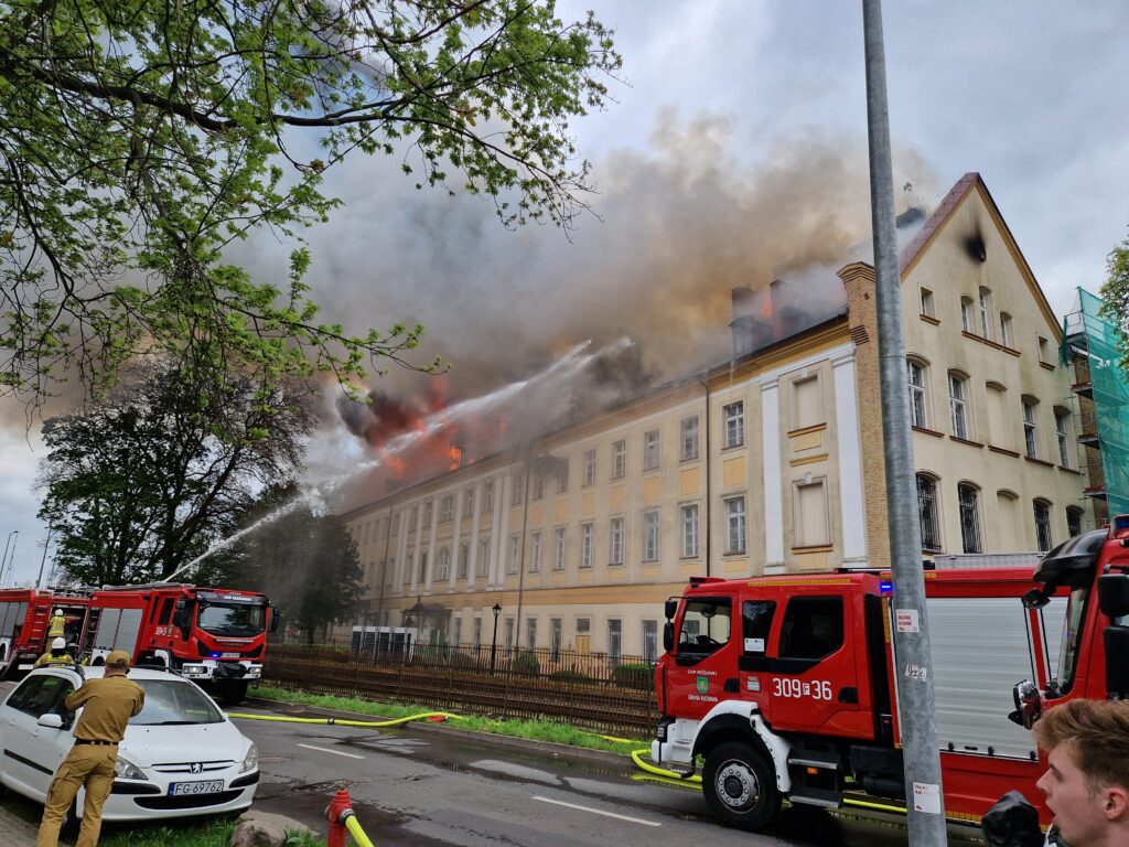 Płonie budynek Akademii Jakuba z Paradyża. Trwa akcja gaśnicza [AKTUALIZOWANY] Radio Zachód - Lubuskie