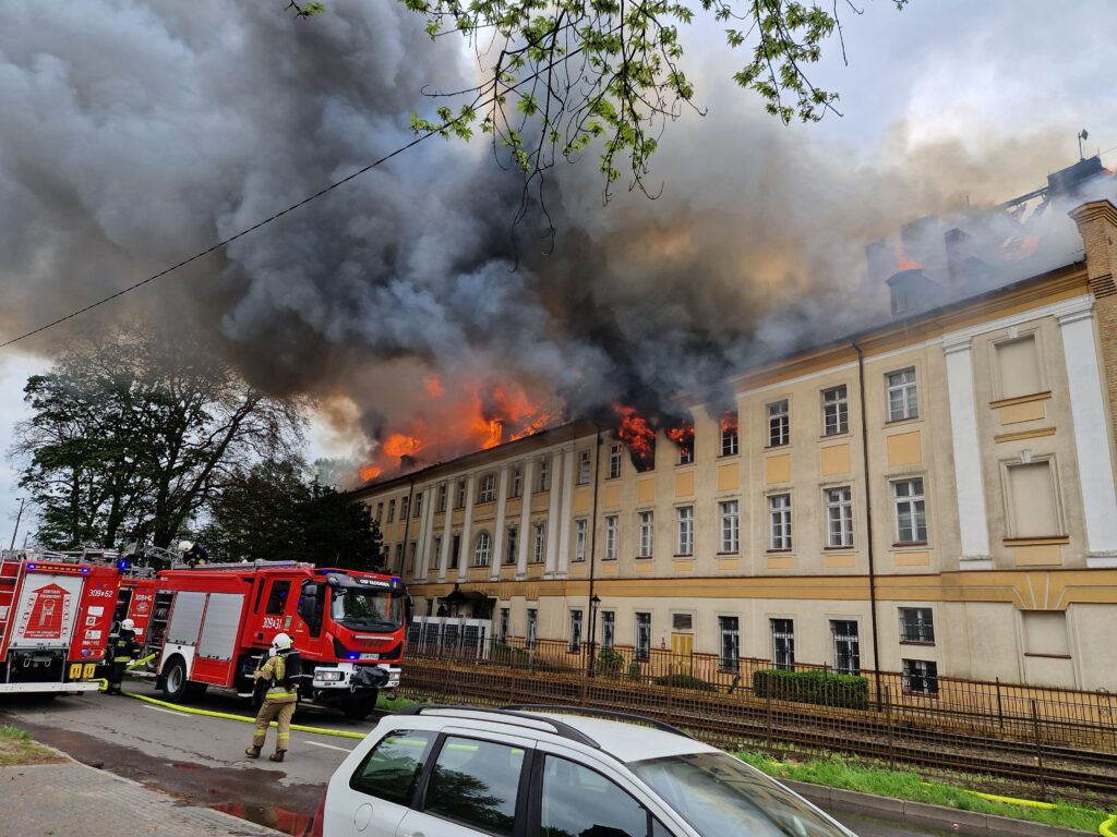 Płonie budynek Akademii Jakuba z Paradyża. Trwa akcja gaśnicza [AKTUALIZOWANY] Radio Zachód - Lubuskie