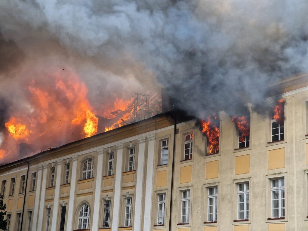 Płonie budynek Akademii Jakuba z Paradyża. Trwa akcja gaśnicza [AKTUALIZOWANY] Radio Zachód - Lubuskie