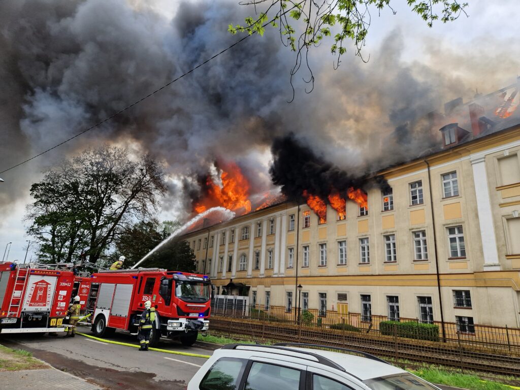 Płonie budynek Akademii Jakuba z Paradyża. Trwa akcja gaśnicza [AKTUALIZOWANY] Radio Zachód - Lubuskie