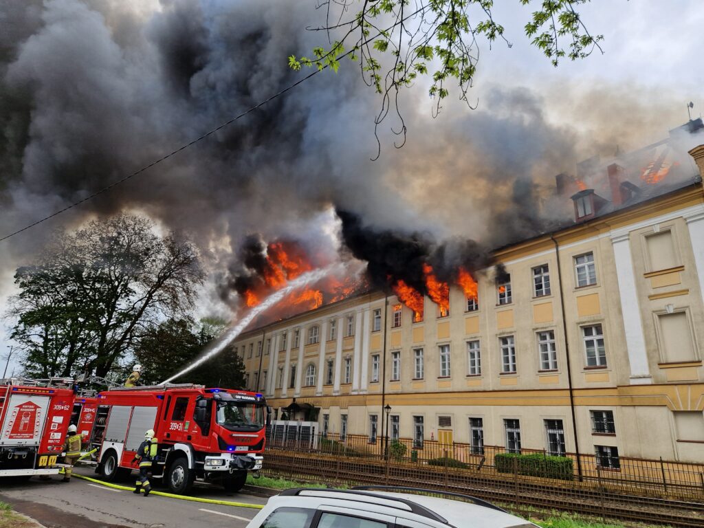 Płonie budynek Akademii Jakuba z Paradyża. Trwa akcja gaśnicza [AKTUALIZOWANY] Radio Zachód - Lubuskie