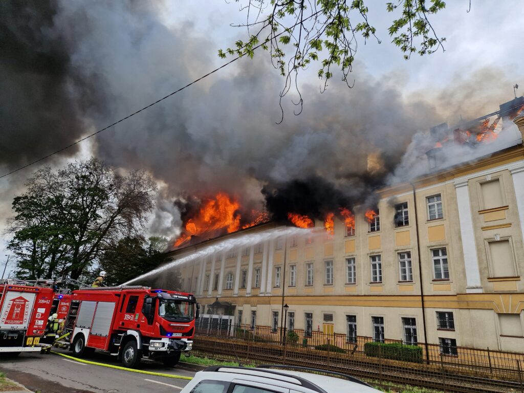 Płonie budynek Akademii Jakuba z Paradyża. Trwa akcja gaśnicza [AKTUALIZOWANY] Radio Zachód - Lubuskie