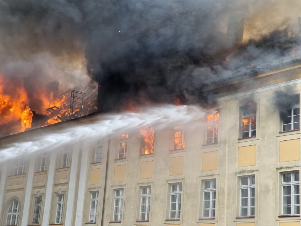 Płonie budynek Akademii Jakuba z Paradyża. Trwa akcja gaśnicza [AKTUALIZOWANY] Radio Zachód - Lubuskie