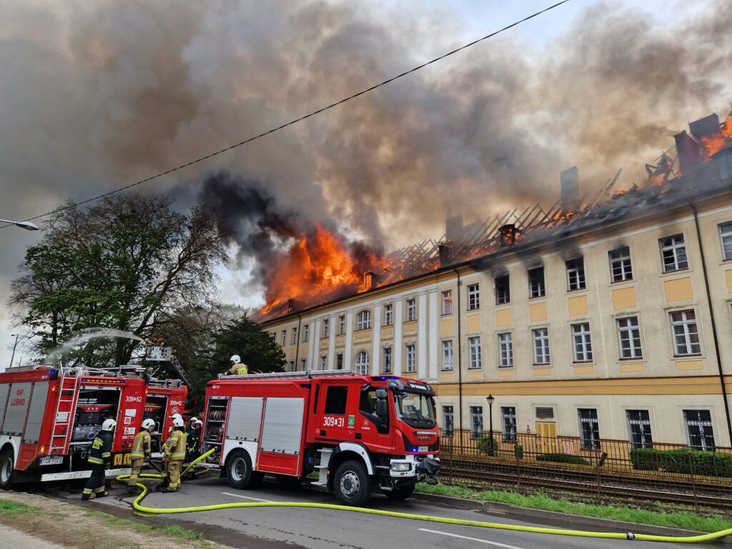 Płonie budynek Akademii Jakuba z Paradyża. Trwa akcja gaśnicza [AKTUALIZOWANY] Radio Zachód - Lubuskie