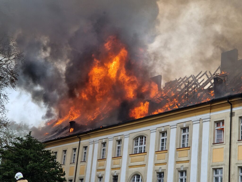 Płonie budynek Akademii Jakuba z Paradyża. Trwa akcja gaśnicza [AKTUALIZOWANY] Radio Zachód - Lubuskie