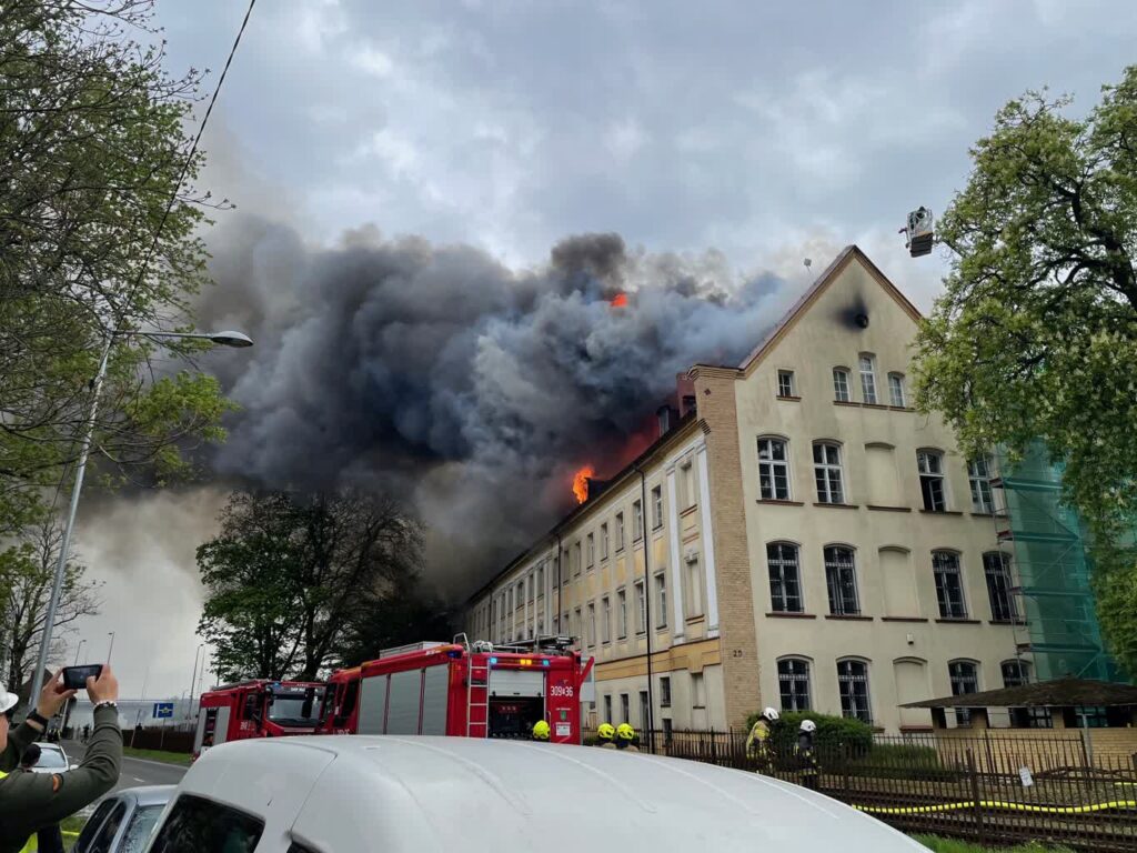 Płonie budynek Akademii Jakuba z Paradyża. Trwa akcja gaśnicza [AKTUALIZOWANY] Radio Zachód - Lubuskie