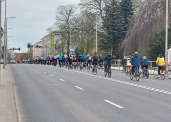 Kilkuset rowerzystów bierze udział w Wiosennej Masie Krytycznej [ZDJĘCIA] Radio Zachód - Lubuskie