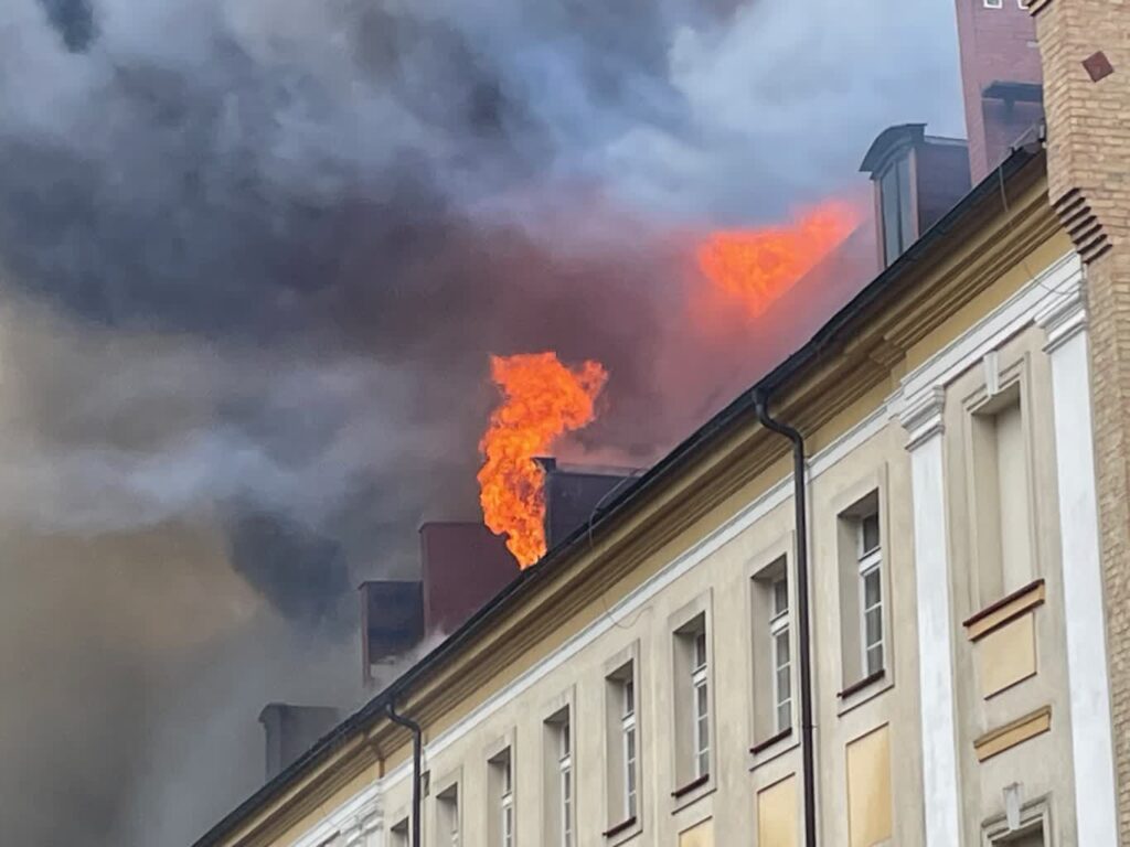 Płonie budynek Akademii Jakuba z Paradyża. Trwa akcja gaśnicza [AKTUALIZOWANY] Radio Zachód - Lubuskie