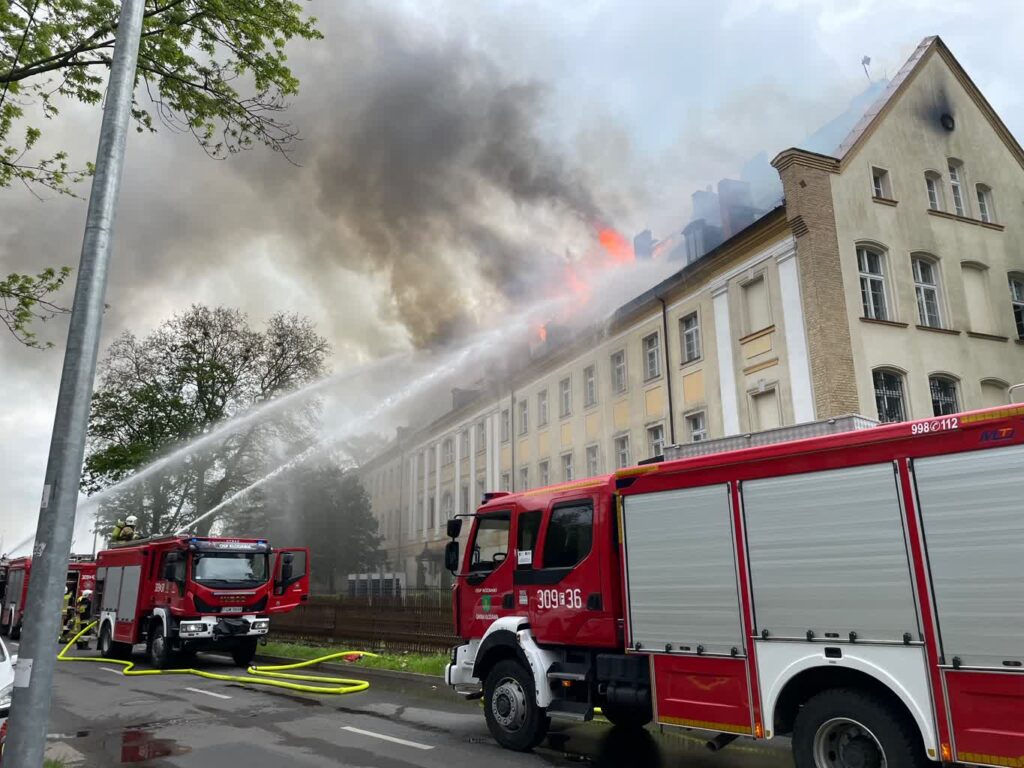 Płonie budynek Akademii Jakuba z Paradyża. Trwa akcja gaśnicza [AKTUALIZOWANY] Radio Zachód - Lubuskie