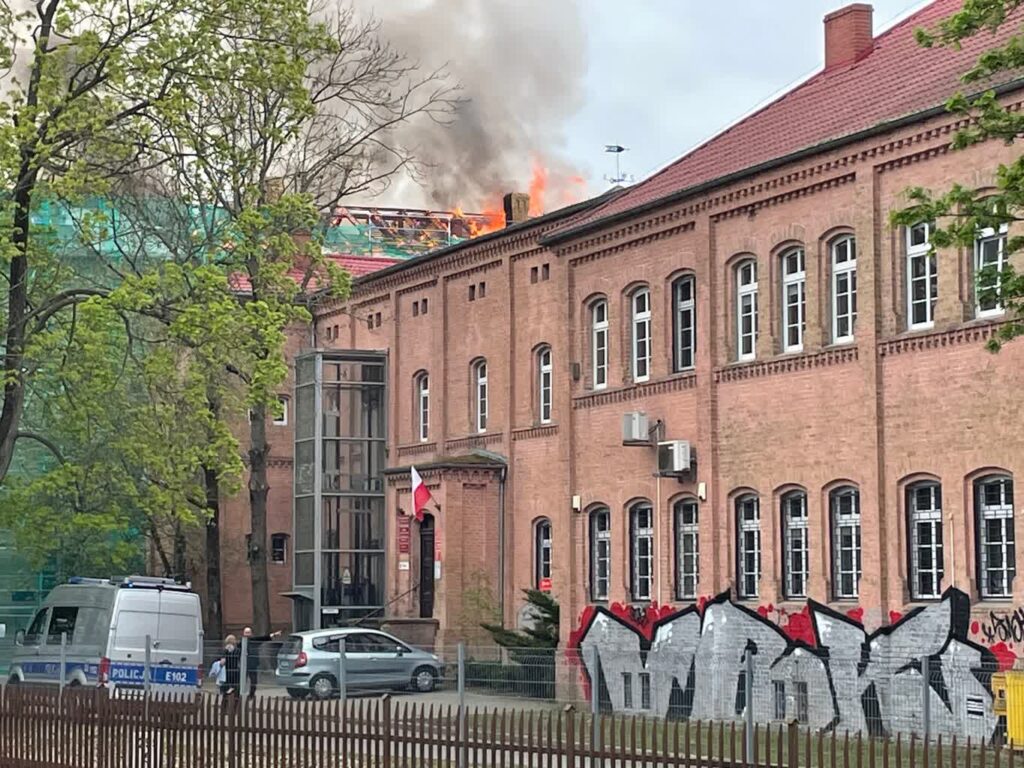 Płonie budynek Akademii Jakuba z Paradyża. Trwa akcja gaśnicza [AKTUALIZOWANY] Radio Zachód - Lubuskie