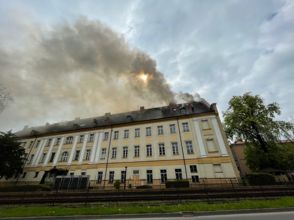 Płonie budynek Akademii Jakuba z Paradyża. Trwa akcja gaśnicza [AKTUALIZOWANY] Radio Zachód - Lubuskie