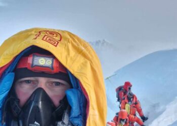 Zielonogórzanin Sz. Jaskuła zdobył Mount Everest Radio Zachód - Lubuskie