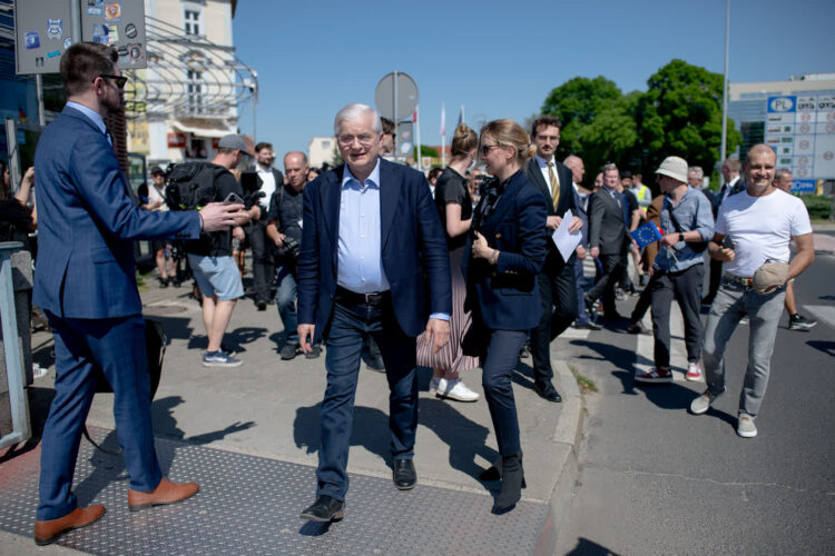 Były premier o unijnych traktatach Radio Zachód - Lubuskie