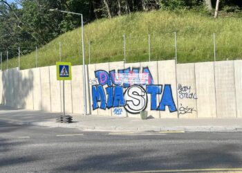 Miejsce na kolejny mural? Zniszczono mur oporowy przy Słowiańskiej i Fredry Radio Zachód - Lubuskie