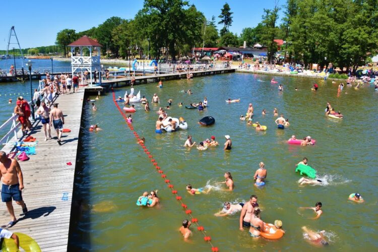 Przygotowania do sezonu nad Jeziorem Sławskim 9 Przygotowania do sezonu nad Jeziorem Sławskim Radio Zachód - Lubuskie