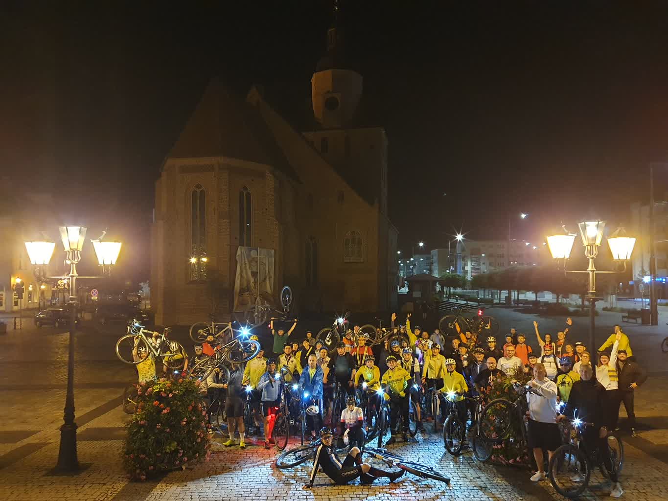 Wyścig wystartował, o 17:00 masa rowerowa Radio Zachód - Lubuskie