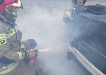 Co zrobić, gdy pali się samochód? Strażacy tłumaczą Radio Zachód - Lubuskie