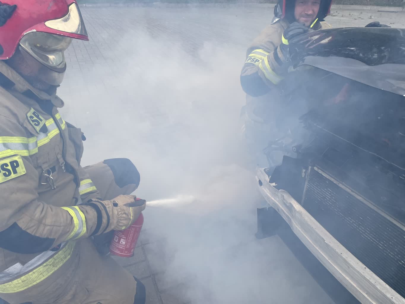 Co zrobić, gdy pali się samochód? Strażacy tłumaczą Radio Zachód - Lubuskie