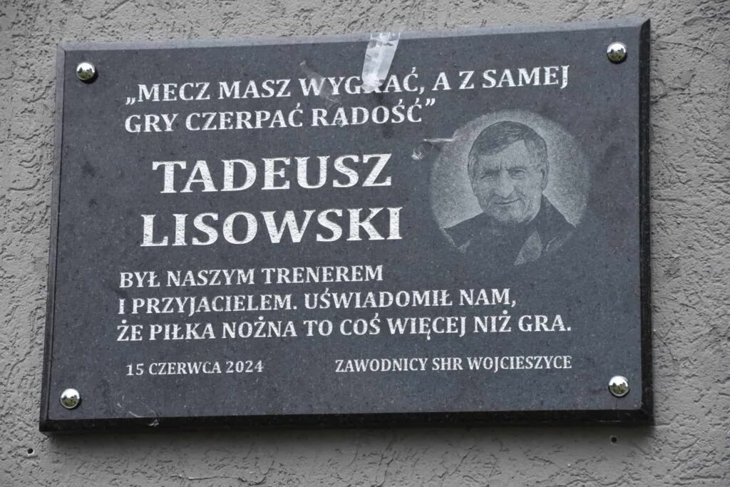 Byli piłkarze upamiętnili swojego trenera Byli piłkarze upamiętnili swojego trenera Radio Zachód - Lubuskie