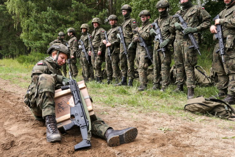 Zdjęcie ilustracyjne. Szkolenie żołnierzy "Wakacje z WOT" w Wędrzynie"/Fot. PAP/Lech Muszyński