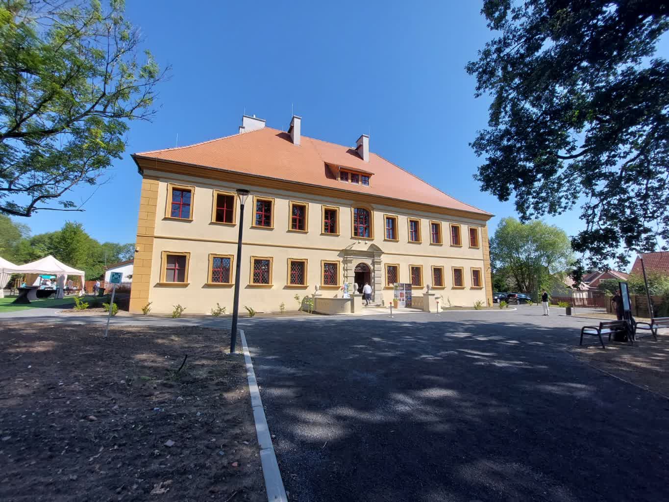 Renowacja Dworku Barokowego w Ochli zakończona! [ZDJĘCIA] Radio Zachód - Lubuskie