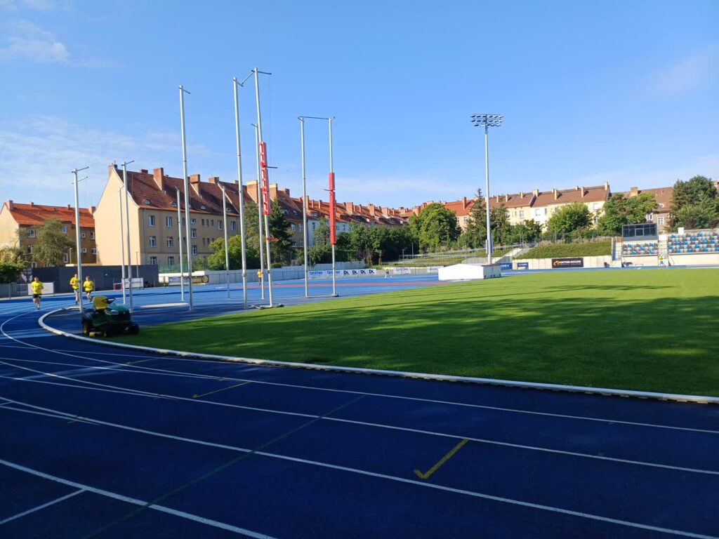 Pierwszy przedsezonowy trening Stal zaliczyła na stadionie lekkoatletycznym