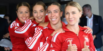 Polki w składzie Karolina Naja (P), Anna Puławska (2P), Adrianna Kąkol (2L) i Dominika Putto (L). Fot. PAP